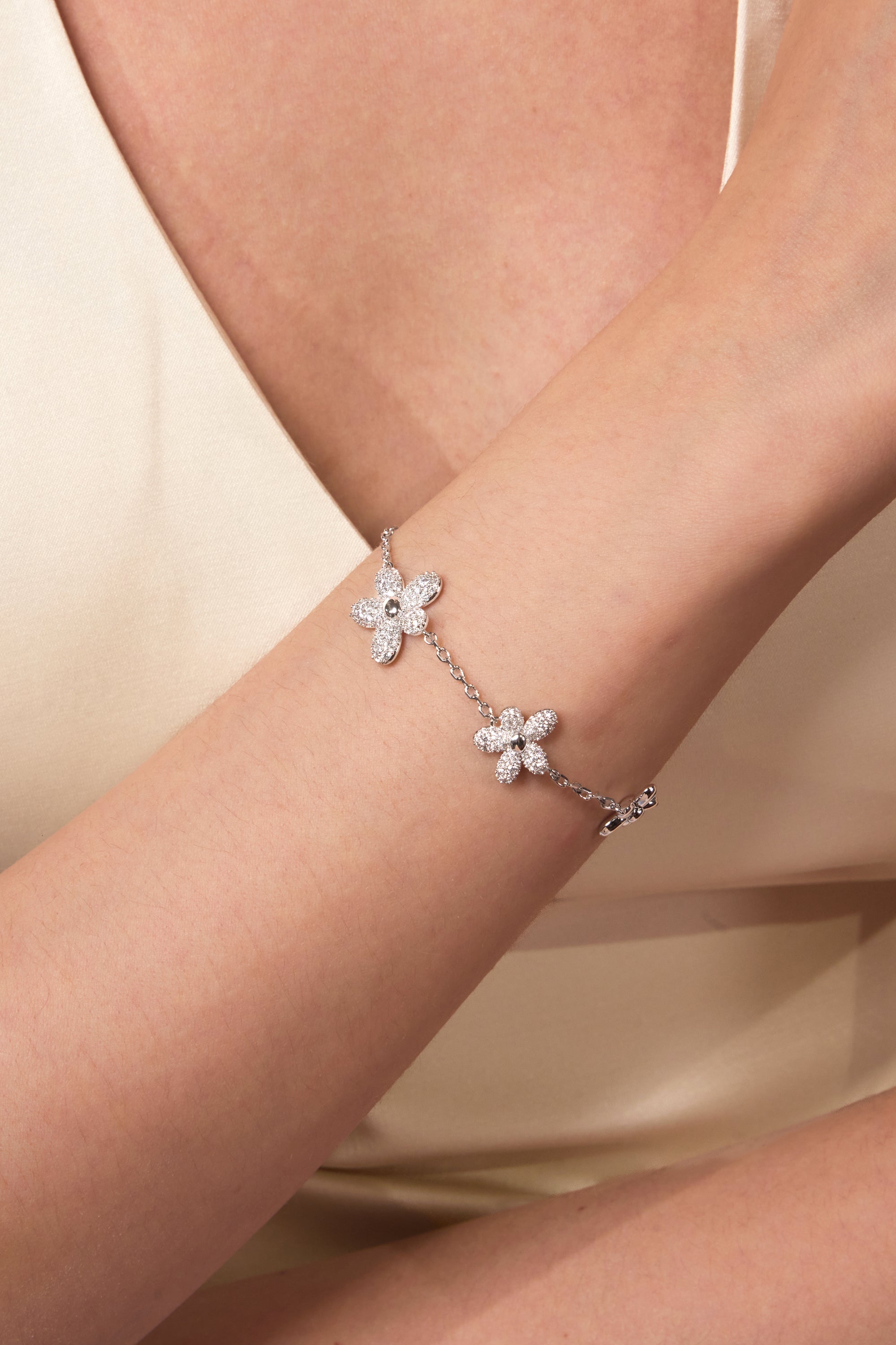 Multi Flower Scattered Zircon Bracelet