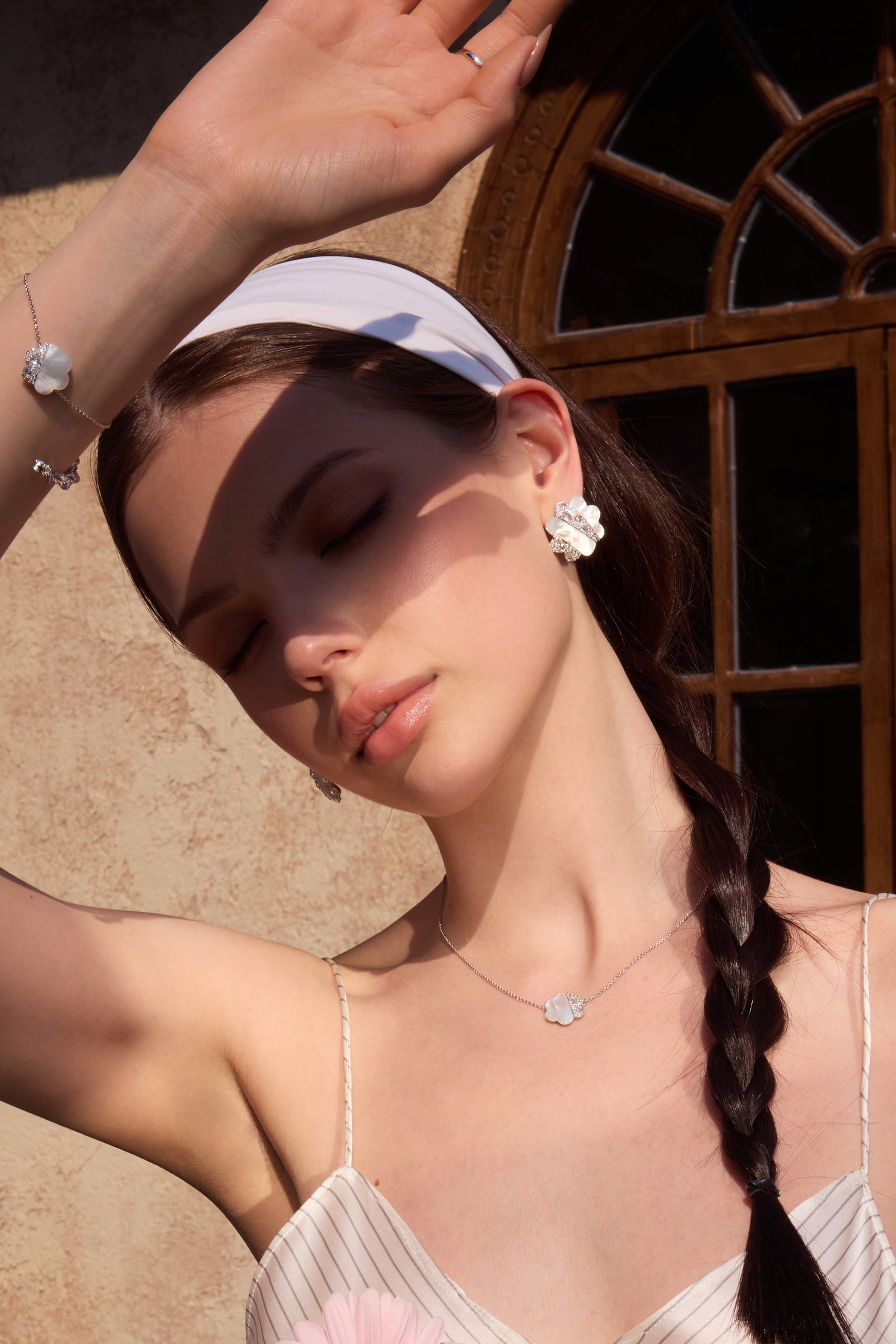 Shell Rhinestone Spliced Flower Earrings