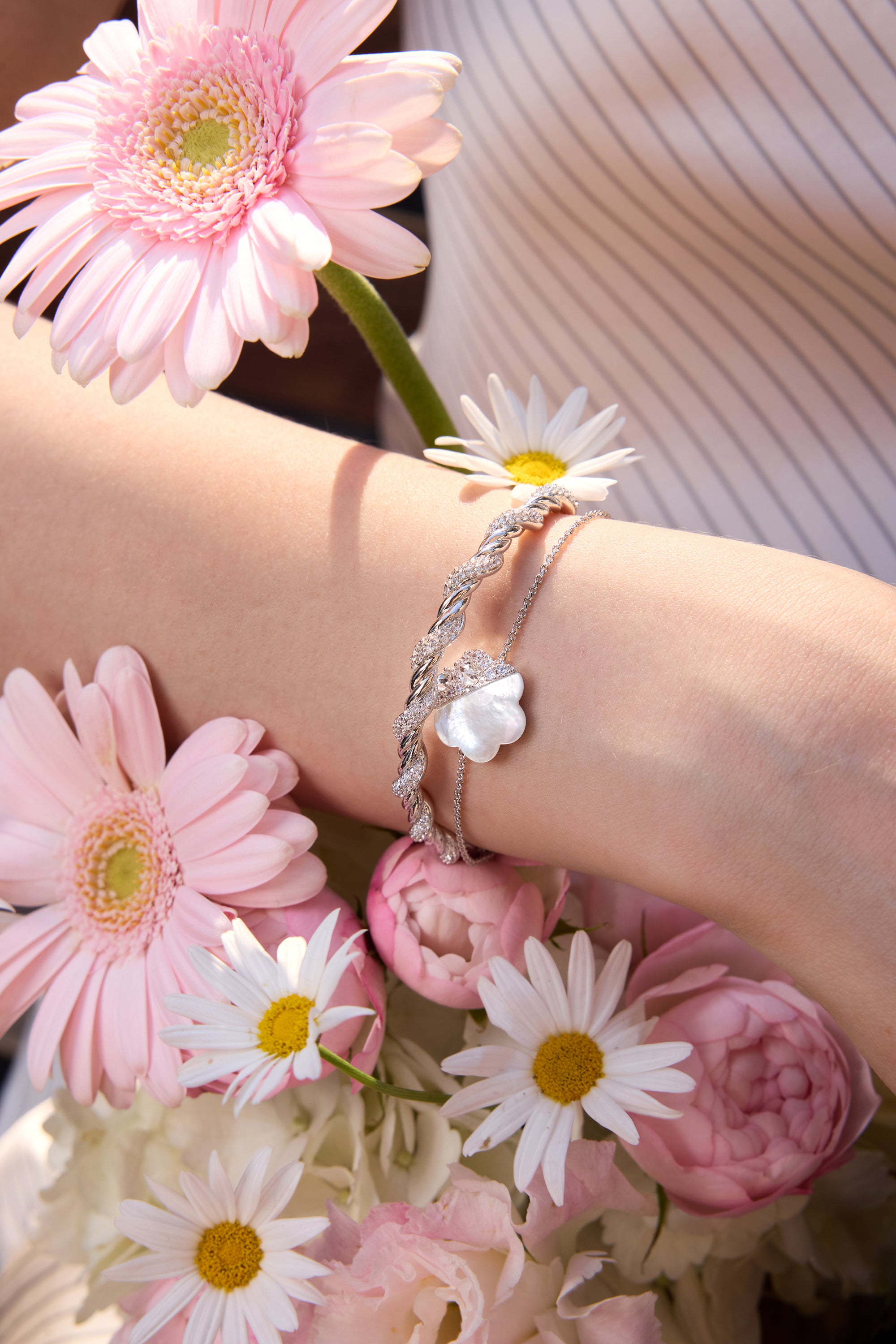 Petal Rhinestone Shell Bracelet