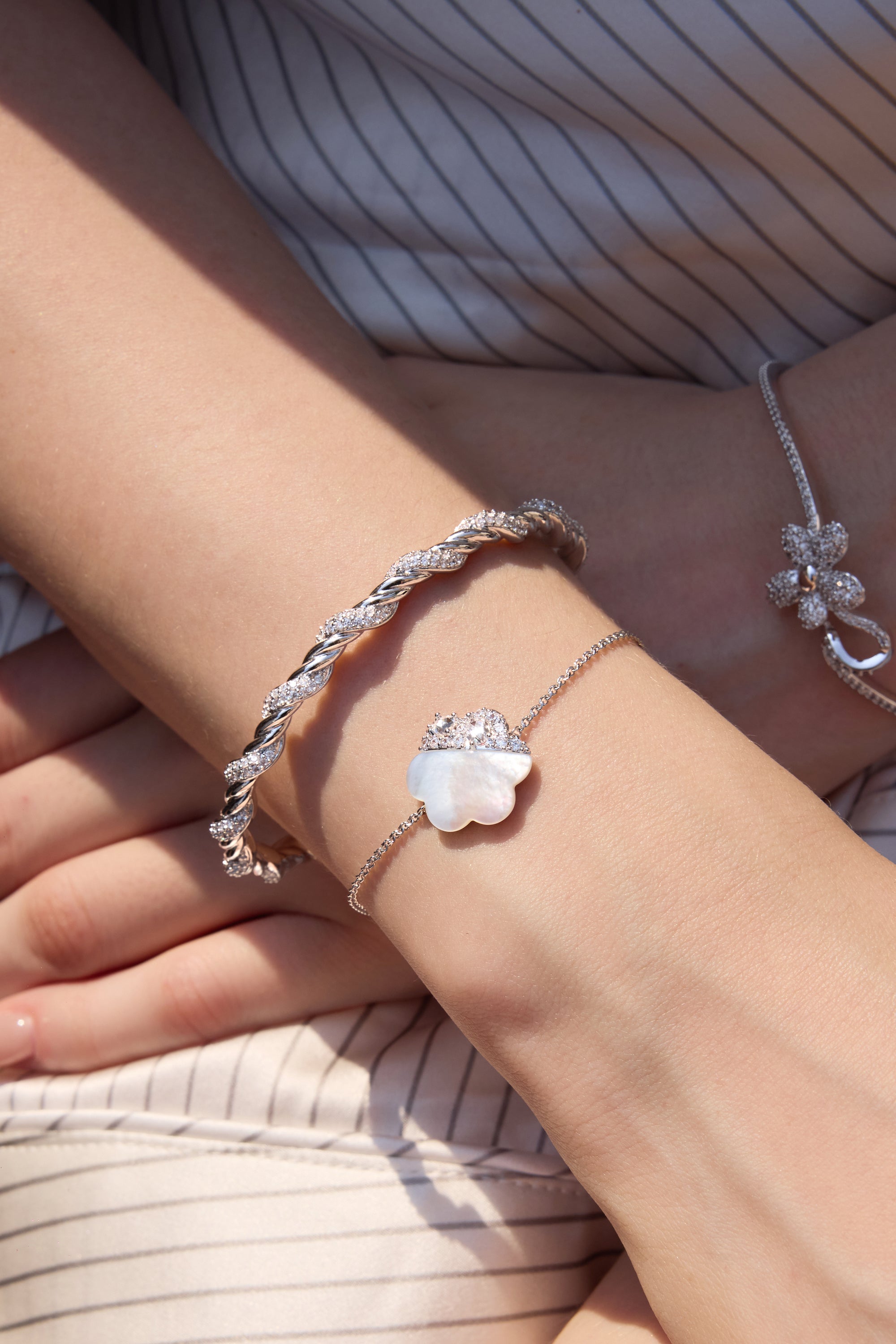 Petal Rhinestone Shell Bracelet