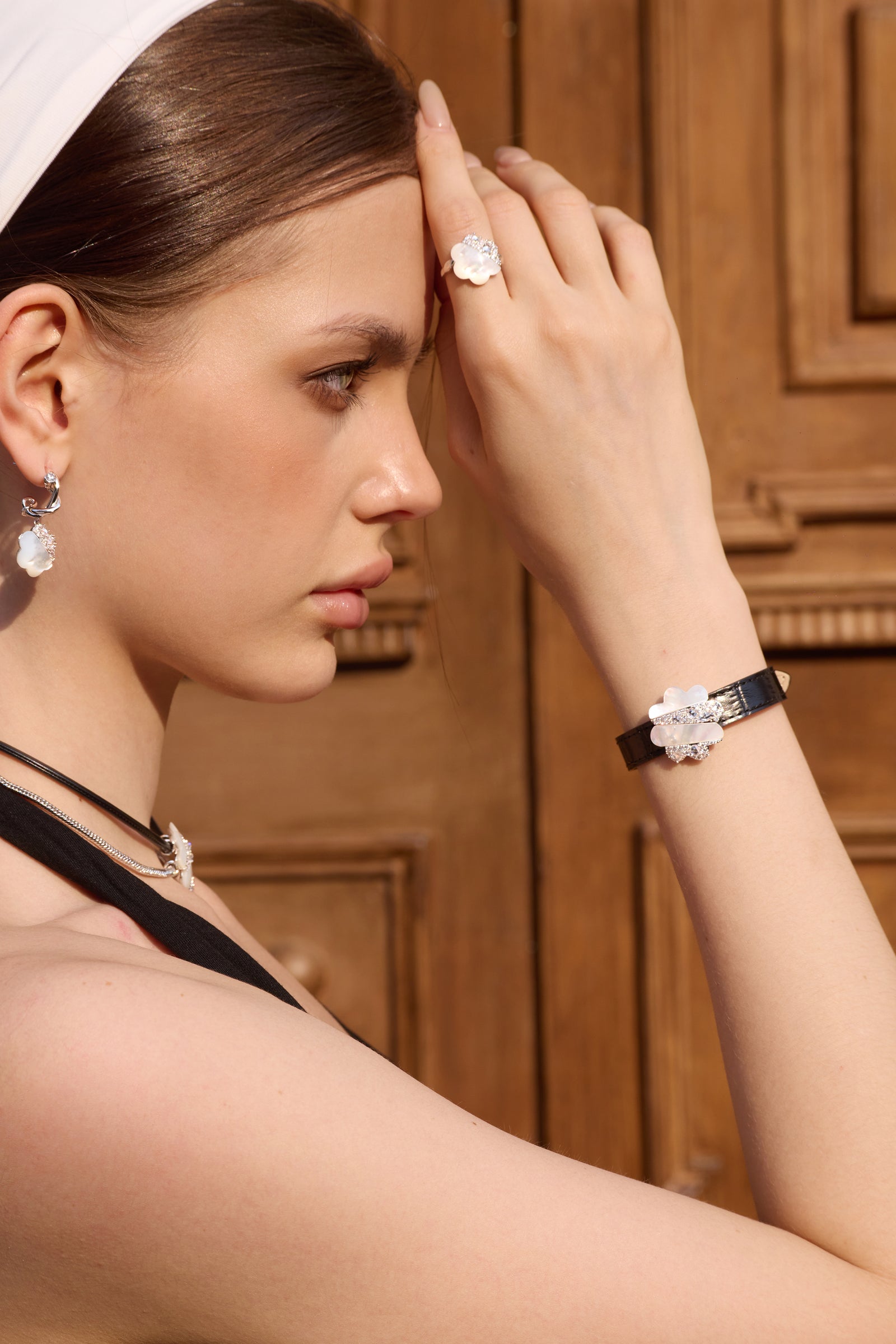 Flower Shell Zircon Cuff