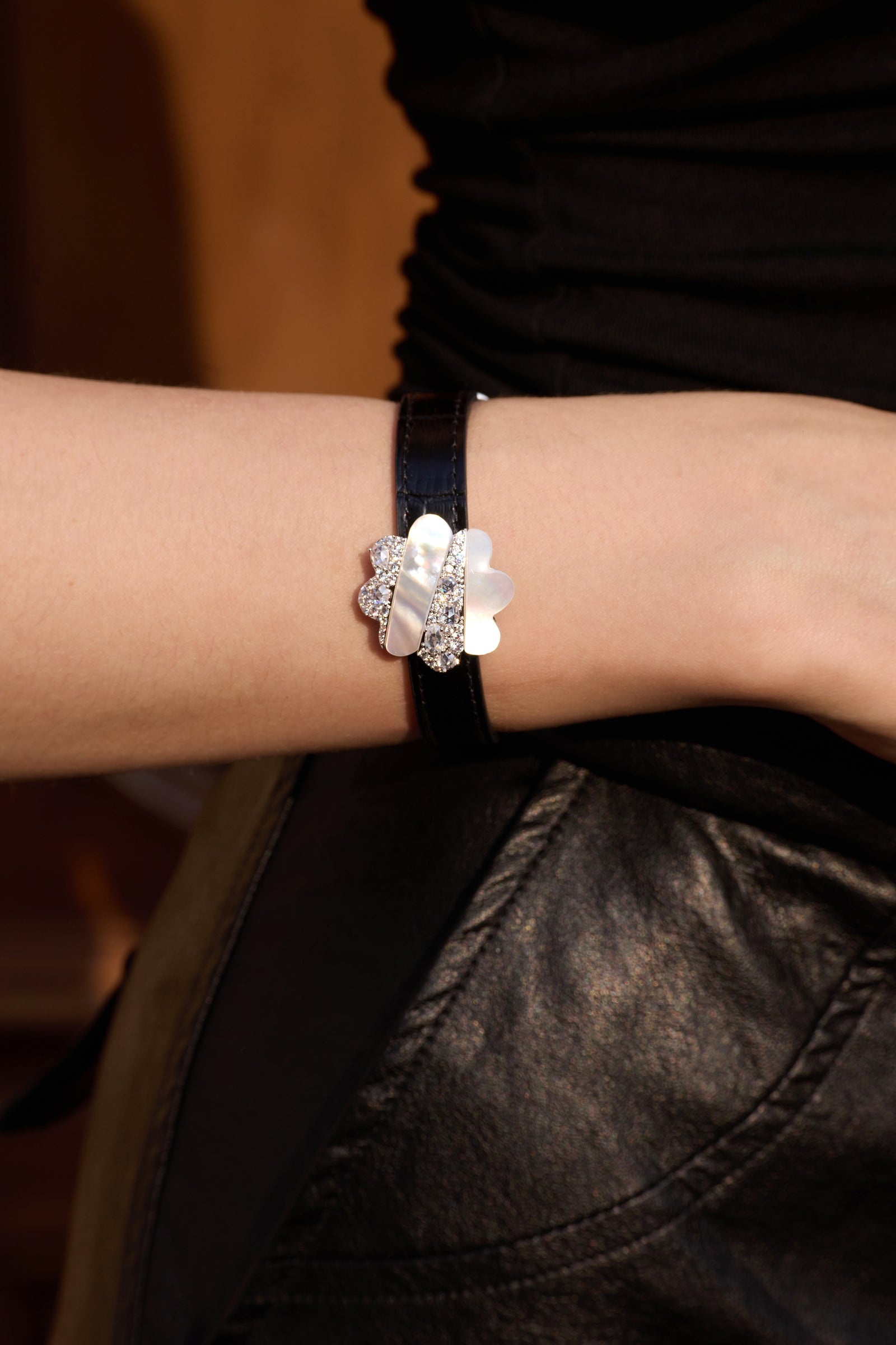 Flower Shell Zircon Cuff