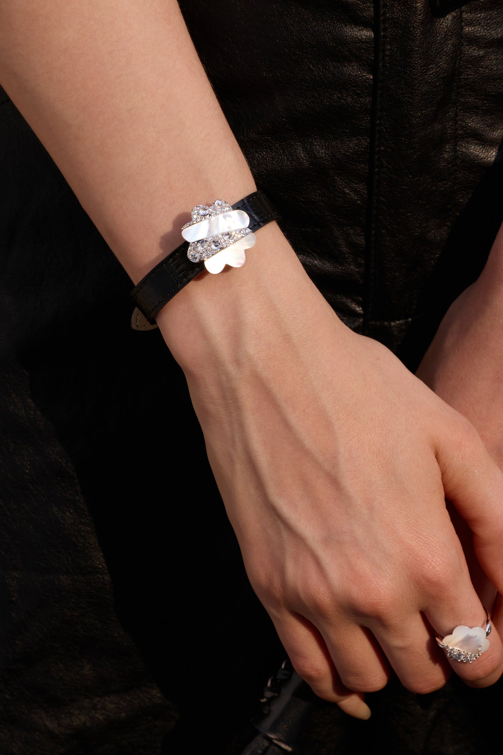 Flower Shell Zircon Cuff