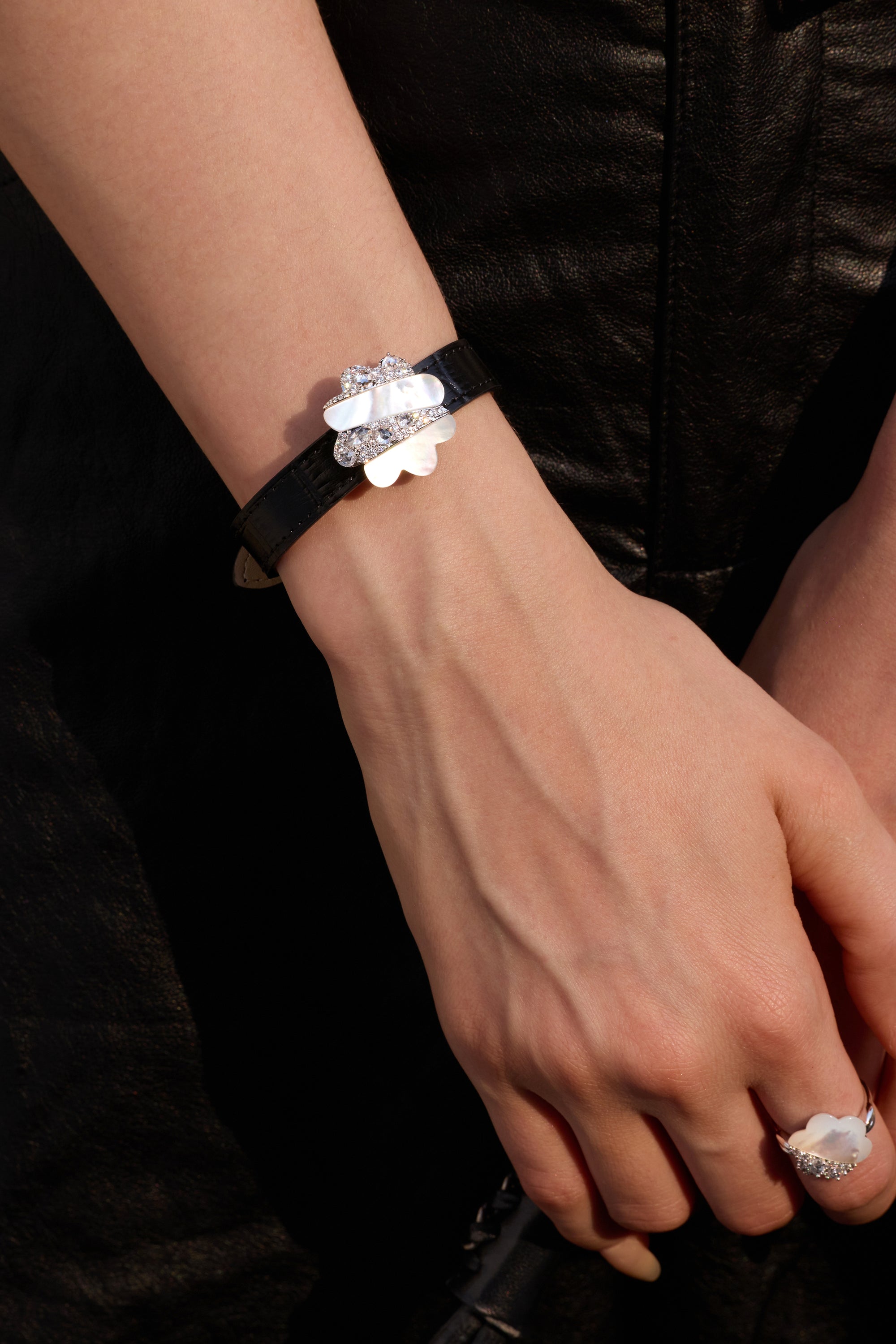 Flower Shell Zircon Cuff