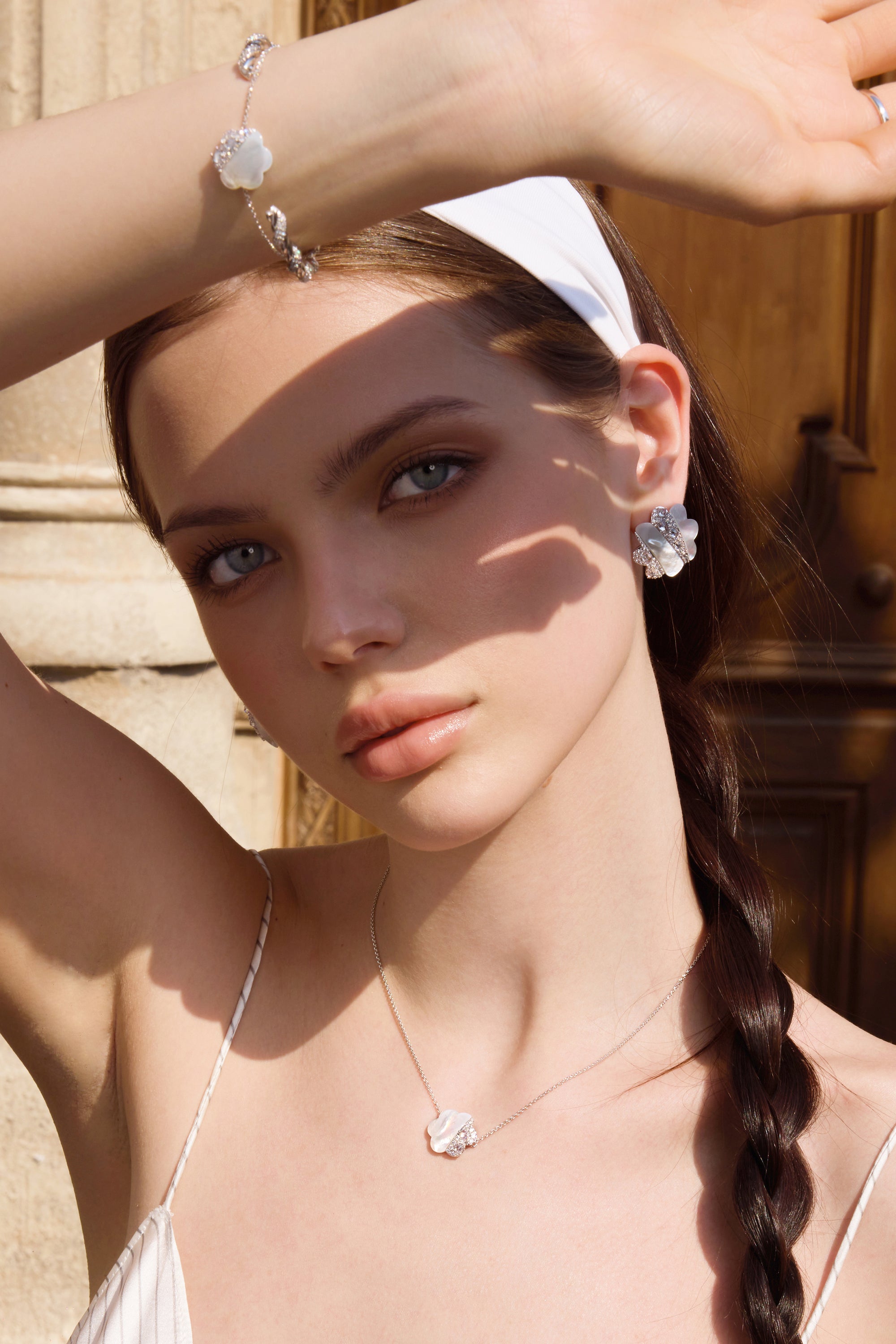 Shell Zircon Flower Necklace