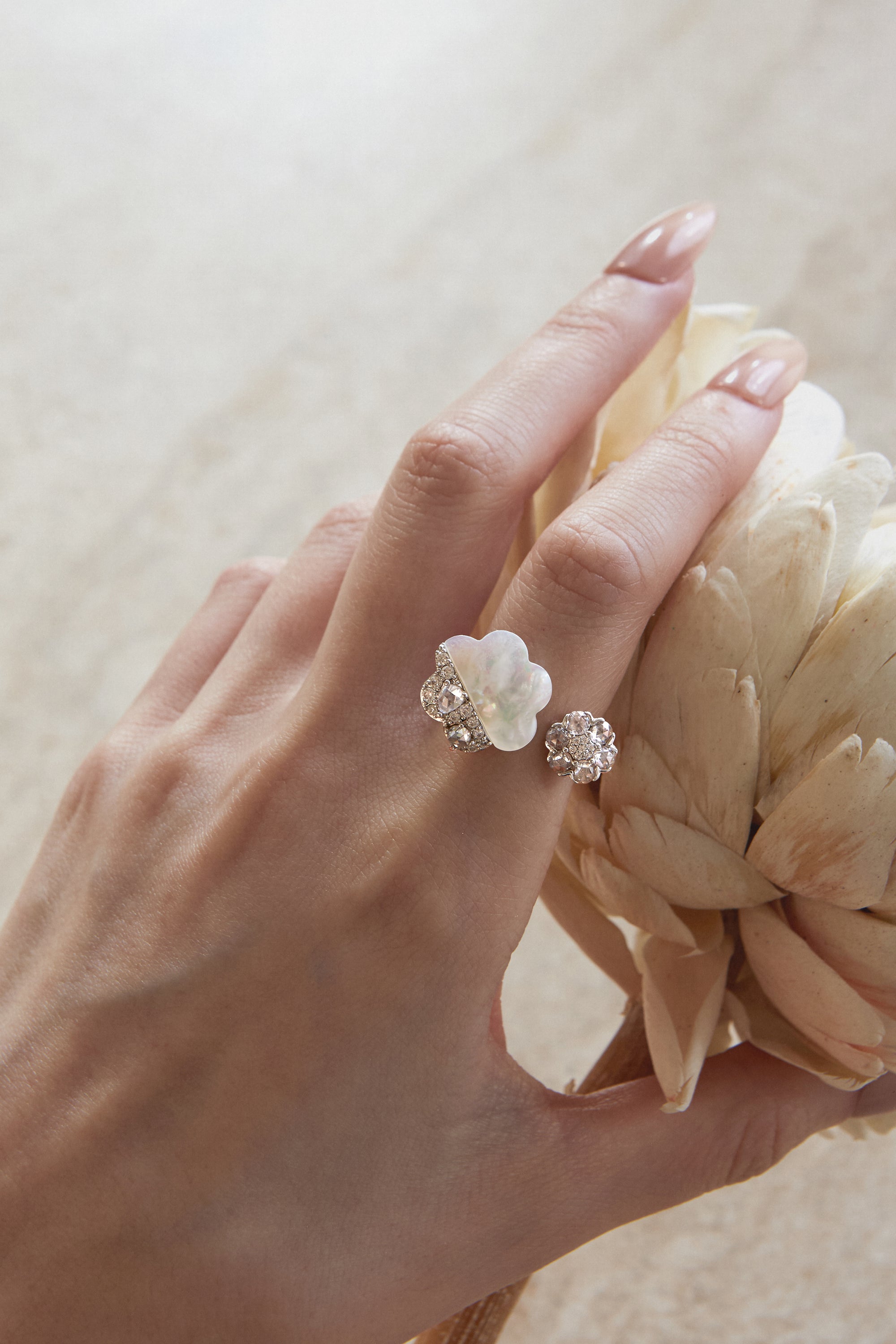 Dual Flower Shell Zircon Ring
